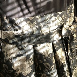 🆕👗Brand new w/o tag, juniors dress. Tried on for a fitting only. Not worn.